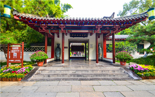 泉”启程丨跟着名人足迹 游历下风华九游会j9登陆历下微度假 五月“(图5)