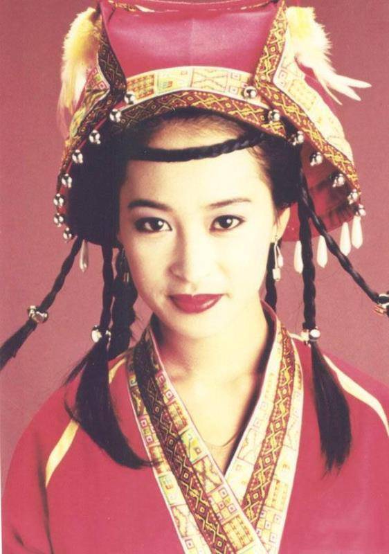 嫁给富商15年无儿无女54岁被宠成公主j9九游会入口“古装皇后”黎美娴退隐(图3)