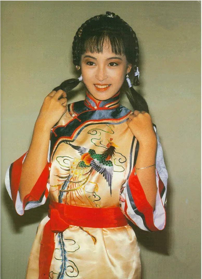 嫁给富商15年无儿无女54岁被宠成公主j9九游会入口“古装皇后”黎美娴退隐(图4) 嫁给富商15年无儿无女54岁被宠成公主j9九游会入口“古装皇后”黎美娴退隐(图4)